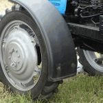 Как провести ремонт трактора, если его колеса «колебают» и «рыскают»